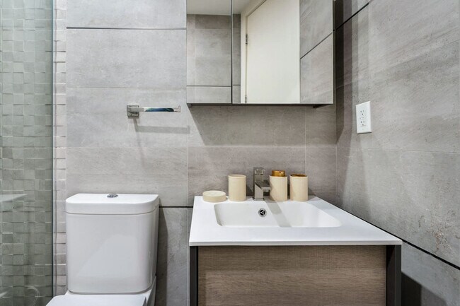 Building Photo - 244 E 75th St