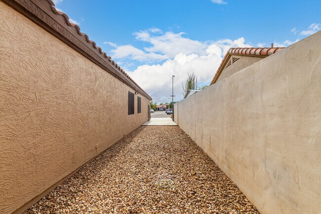 Building Photo - 9150 W Grovers Ave