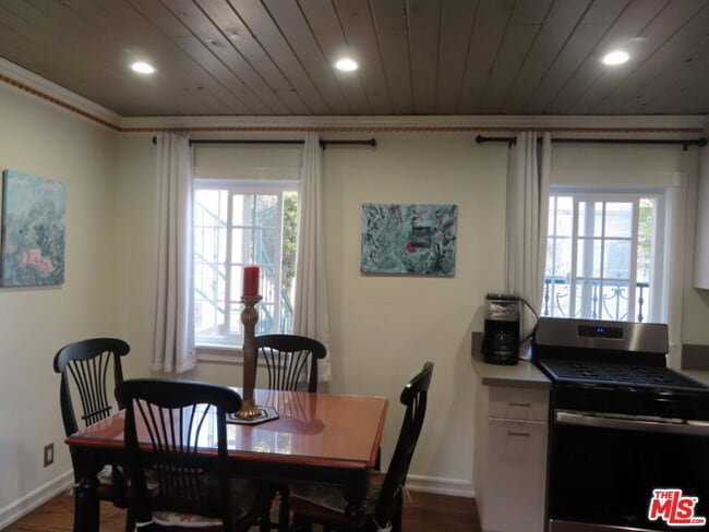 Building Photo - 4186 Lincoln Ave