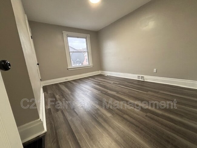 Building Photo - 370 3rd St