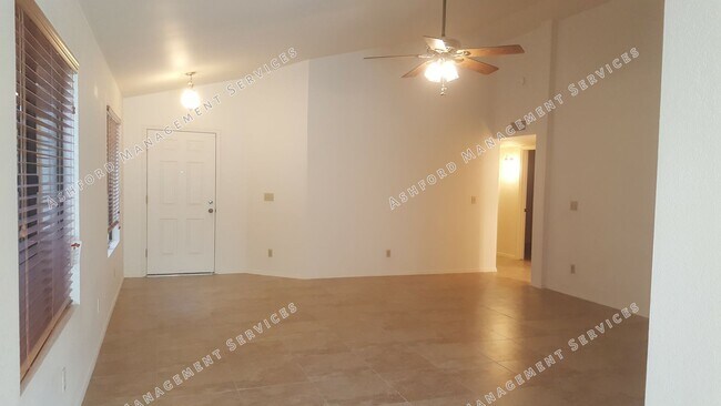 Building Photo - 3 BEDROOM ON CULDESAC IN CHANDLER