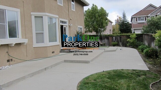 Building Photo - Large Danville Home with Pool