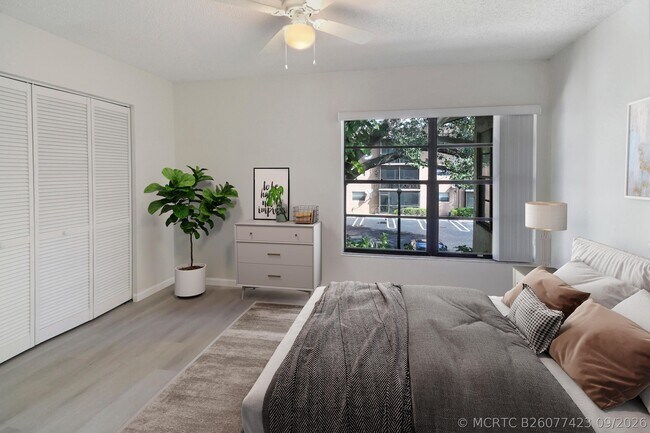 Building Photo - 2590 Coral Springs Dr