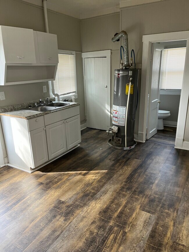Kitchen - 2113 7th Street Rd