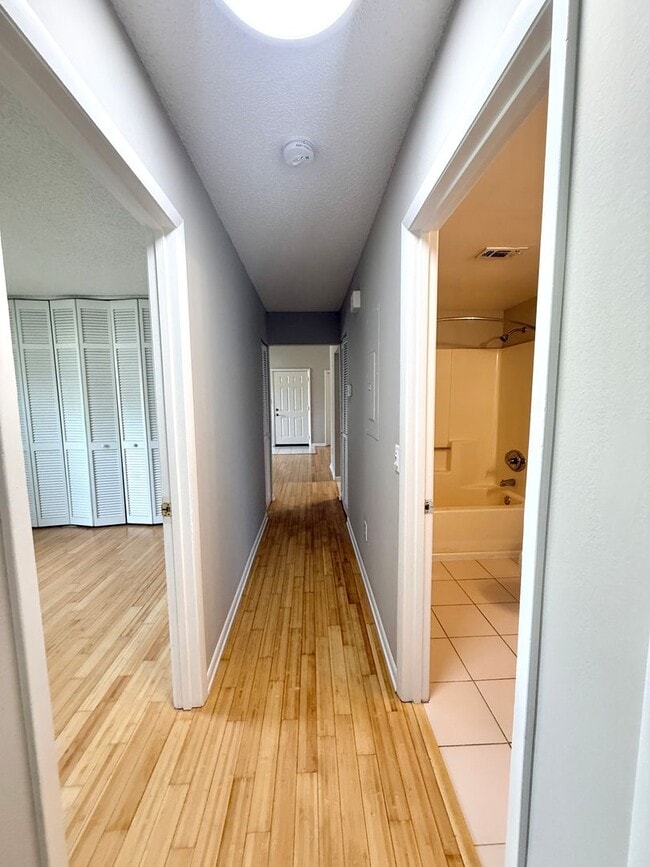 Building Photo - Cute 3/2 Townhome in Winter Park - close t...