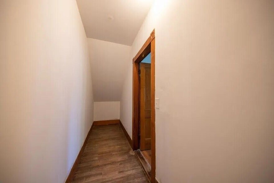 Building Photo - 32-34 Linnell Street, Unit #34