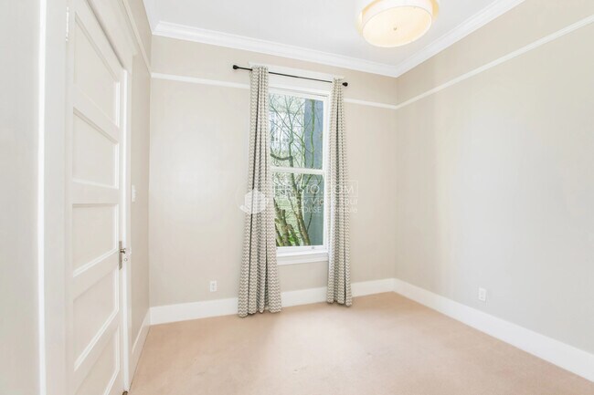 Building Photo - 784 Clementina St