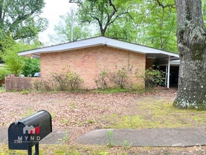 Building Photo - 2701 Stillwell Dr