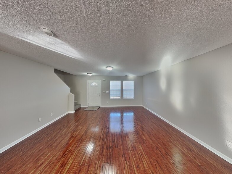 Building Photo - 10007 Branley Oak Dr