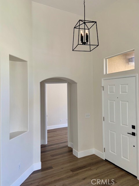 Building Photo - 558 Rembrandt Dr