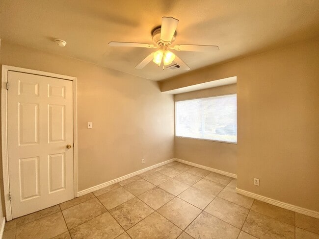 Building Photo - CUTE and COZY - MUST SEE HOME