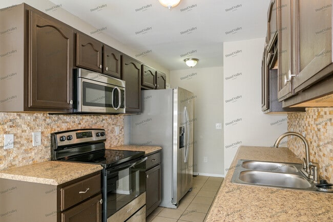 Building Photo - 4918 High Crest Ct