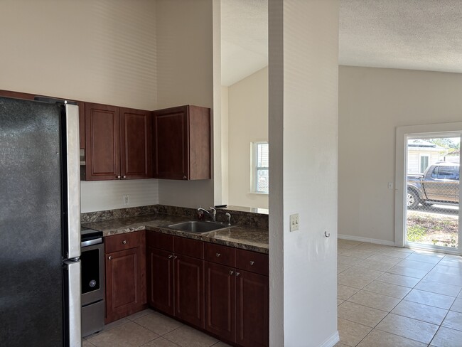 Building Photo - 28 Spring Loop Cir