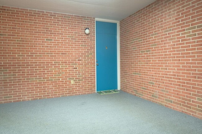 Building Photo - 904 Brightwood Manor Dr