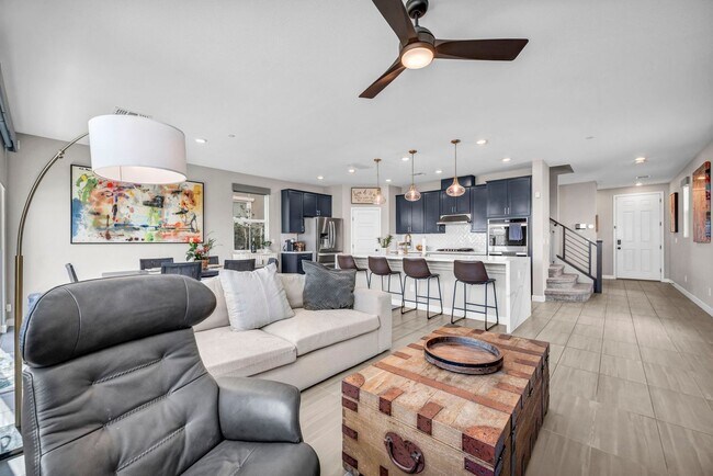Building Photo - Spacious 5-Bedroom Home with Loft, Pool & Mountain Views