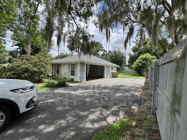 Building Photo - 360 Vincent Dr
