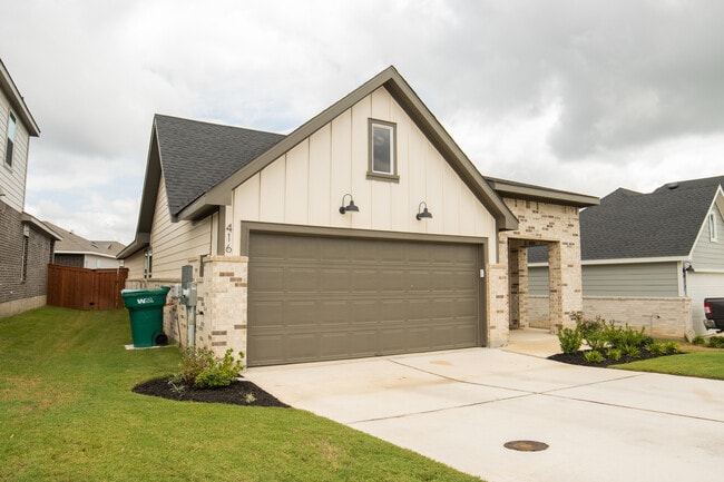 Building Photo - 416 Lone Cedar Rd