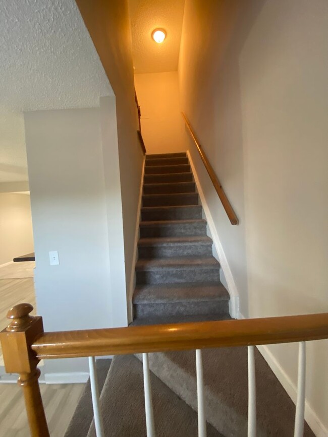 Building Photo - NEW LISTING - Updated Townhome Available f...