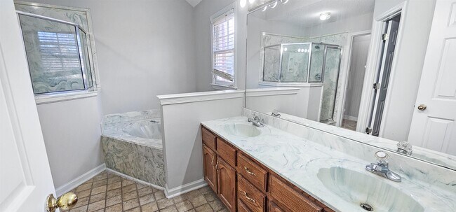 Building Photo - 4299 Gin Wade Cove