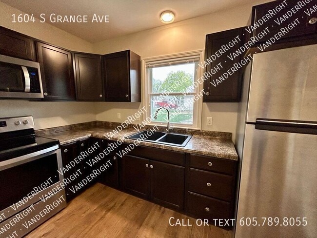 Building Photo - 1604 S Grange Ave