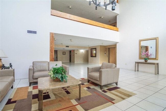 Building Photo - 491 Racquet Club Rd