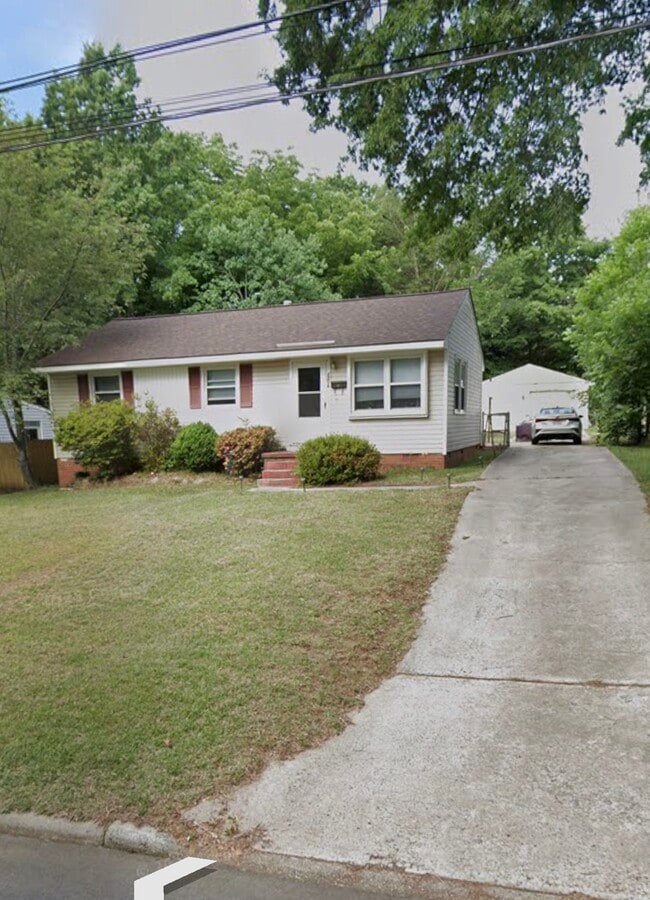 Building Photo - 2216 Hubert St