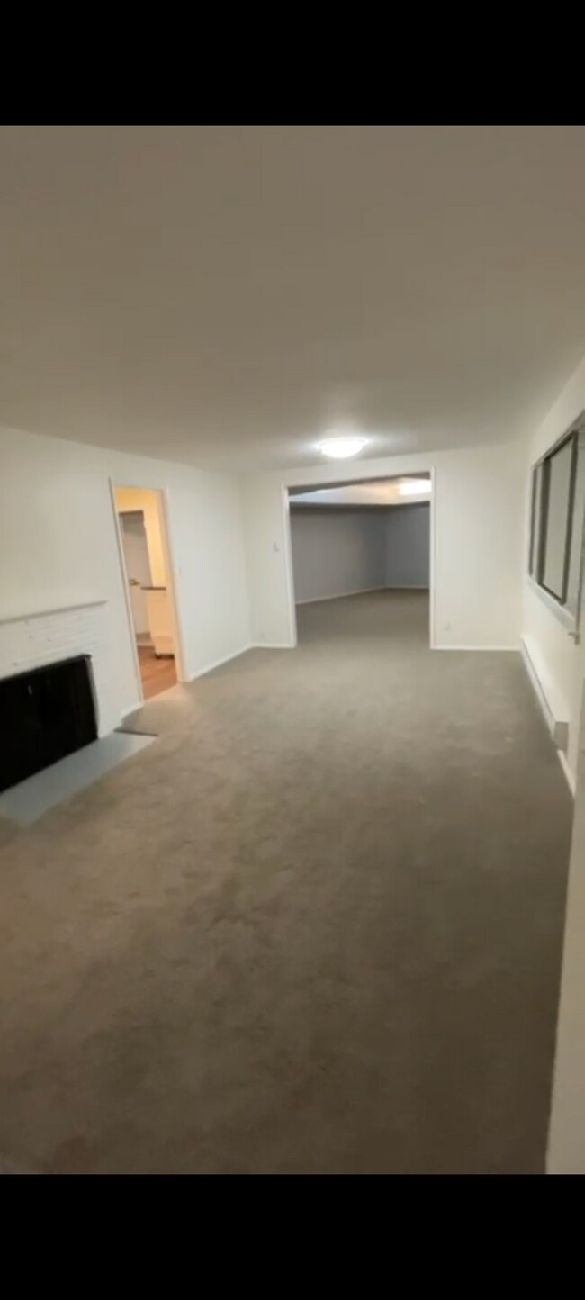 Building Photo - 12827 Glenwood Ave SW