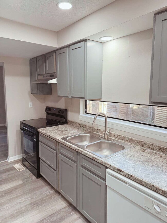 Building Photo - 2553 Terrace Trail