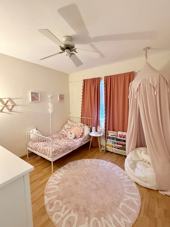 Building Photo - 13940 Barrymore St