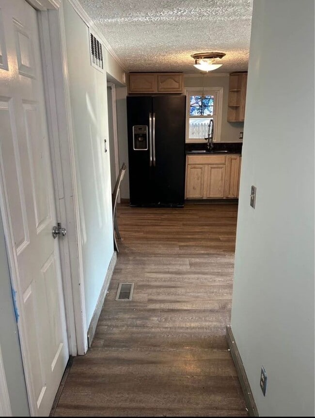 Building Photo - 6849 N Aurelius Rd