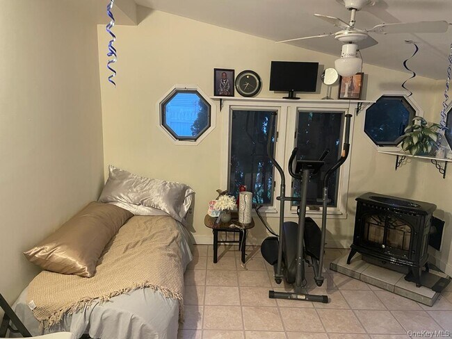 Building Photo - 3 Plymouth Rock Ct