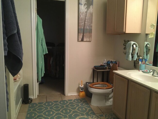 Building Photo - 2805 Berry Way