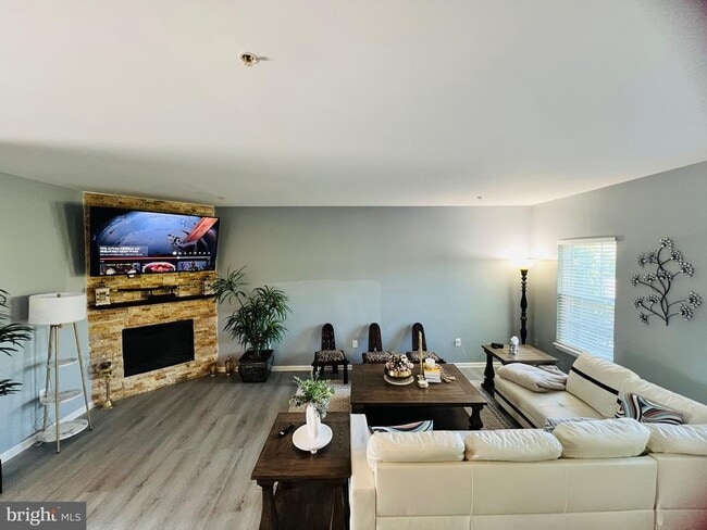 Building Photo - 2422 Baileys Pond Rd