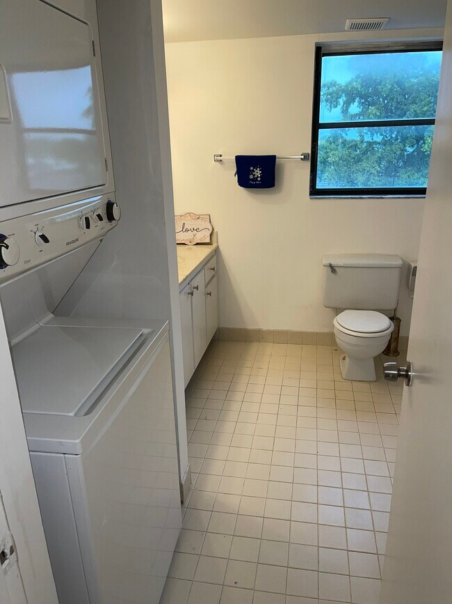 Building Photo - 20840 San Simeon Way