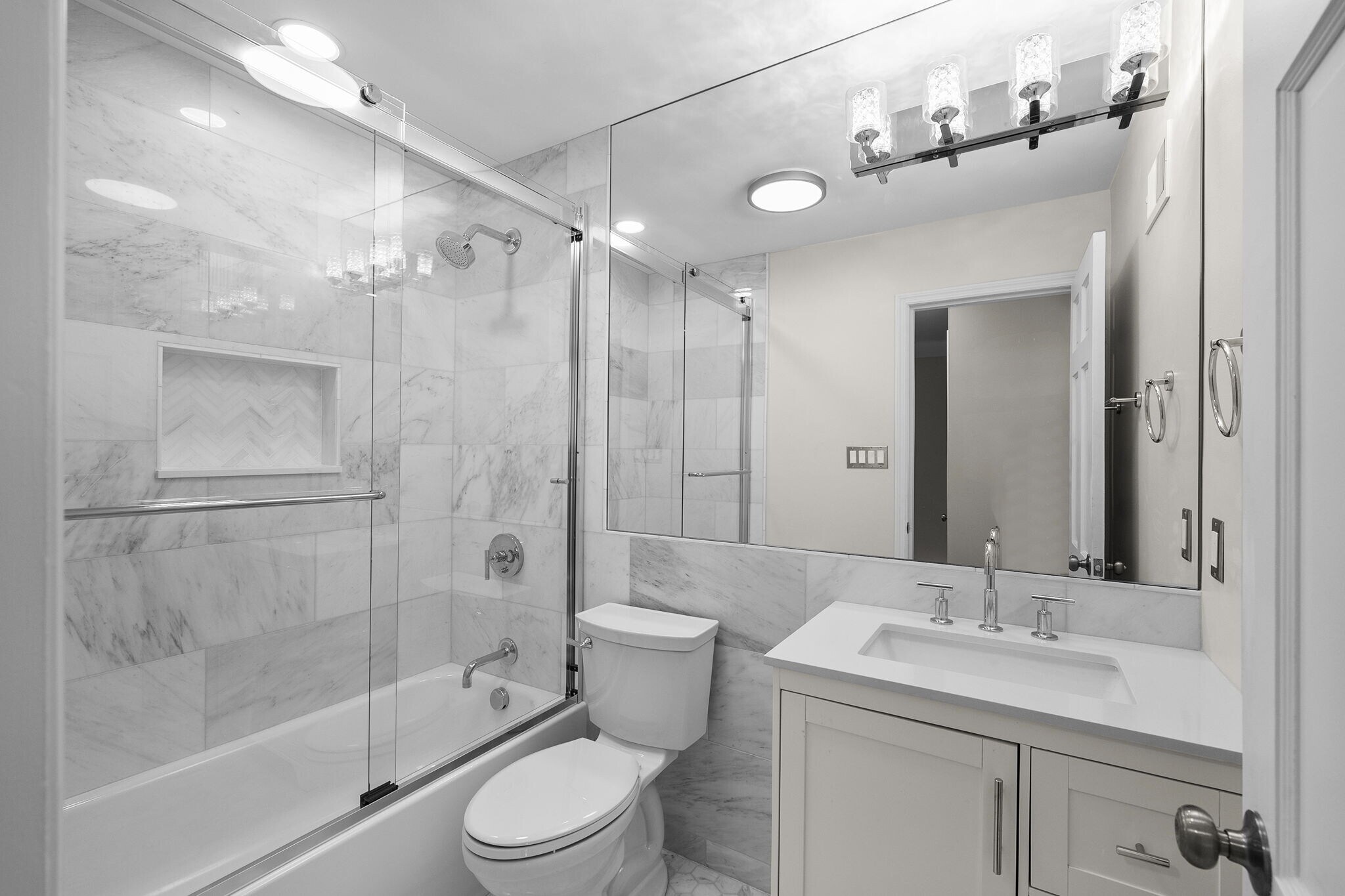 Building Photo - 235 W Washington Ave