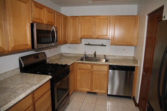 Building Photo - 694 Lincoln Station Dr