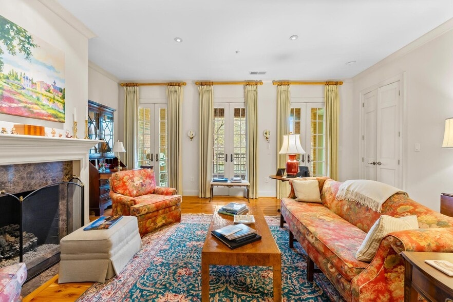 Building Photo - 459 Fenton Pl