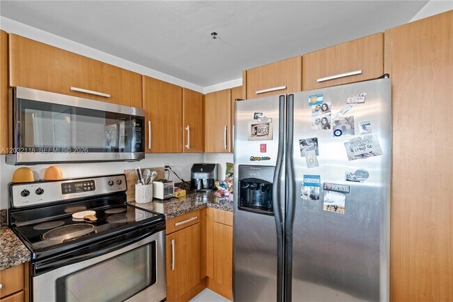 Building Photo - 6362 Collins Ave