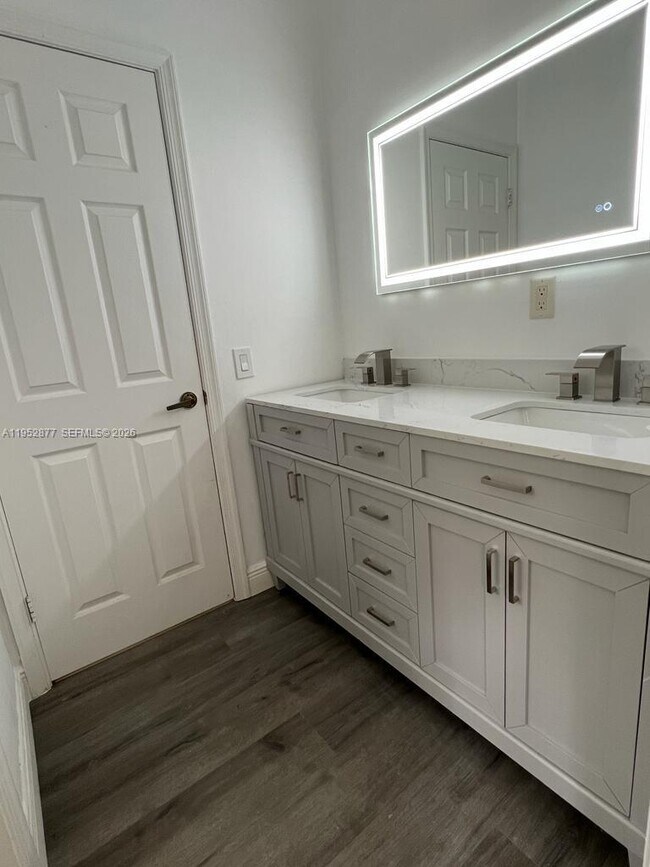 Building Photo - 1971 Harbor View Cir