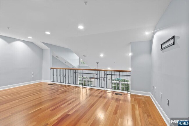 Building Photo - 169 Price 169