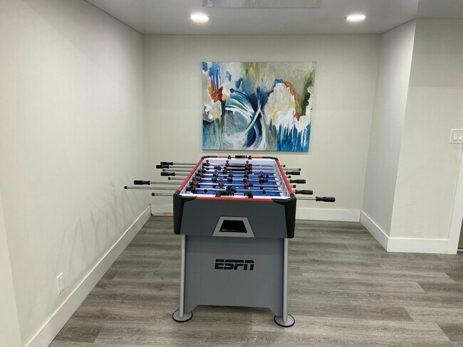 Building Photo - 340 Sunset Dr