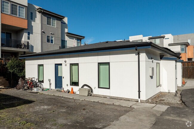 Building Photo - The Grand Townhomes at SoHay'