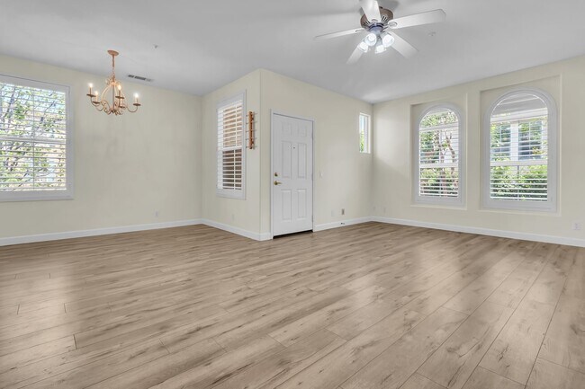 Building Photo - 204 Terra Bella