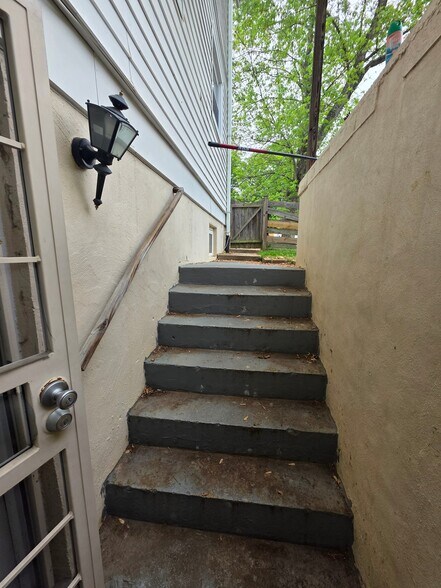 Building Photo - 7509 Lenham Dr