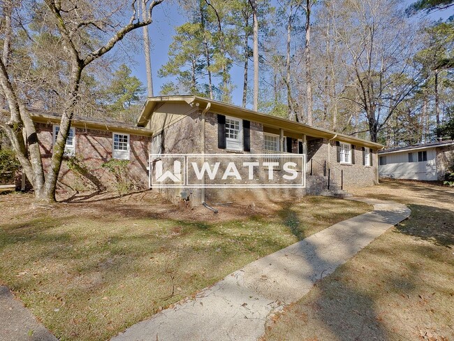 Building Photo - Charming & Spacious 3-Bed Home in City of Hoover