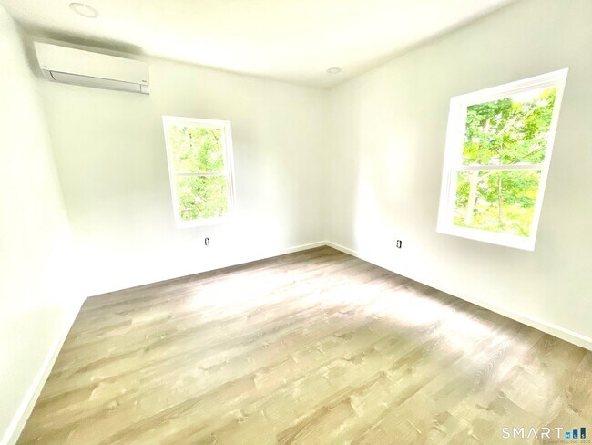 Building Photo - 32 Lester St