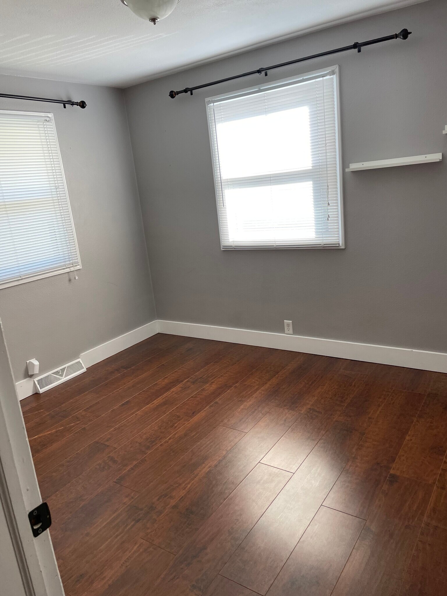 Building Photo - 5815 Country View Dr