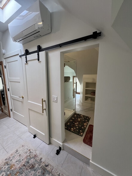 Brand New 3/4 en Suite! - 39 Burling St