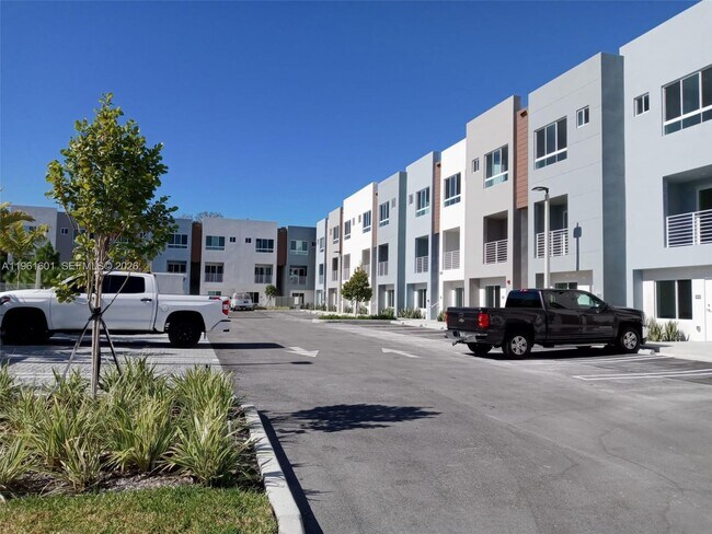 Building Photo - 2555 NE 193rd St