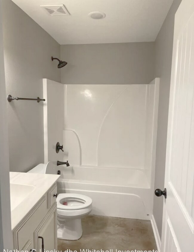 Building Photo - 4832 Wildwood Ln